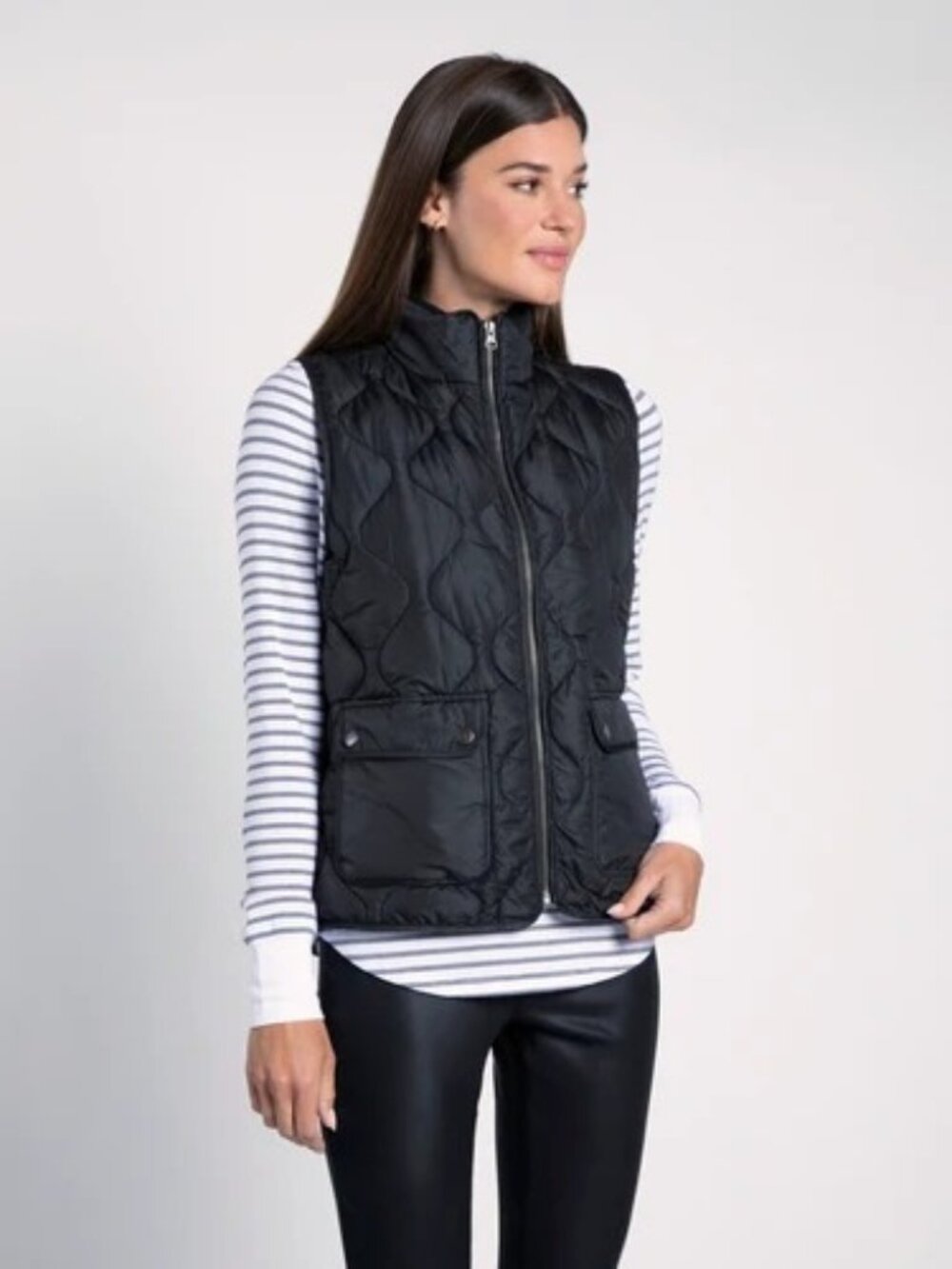 Woolrich Vest Size Large Down Black Puffer Quilted Front Pockets Zip Closure